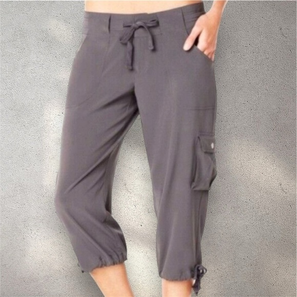 Alo Yoga Coolfit Cropped Capri Hiking Utility Pants | Charcoal | Medium - Picture 1 of 8